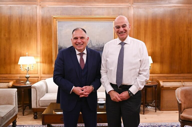”Η δεύτερη Άλωση που… δεν έγινε ποτέ” – Τι ισχύει πραγματικά με τη συμμετοχή Δένδια στα Παλαιολόγια 2025