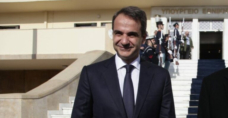 ΤΩΡΑ – Στο Εθνικό Κέντρο Επιχειρήσεων του ΥΠΕΘΑ ο Πρωθυπουργός Κυριάκος Μητσοτάκης