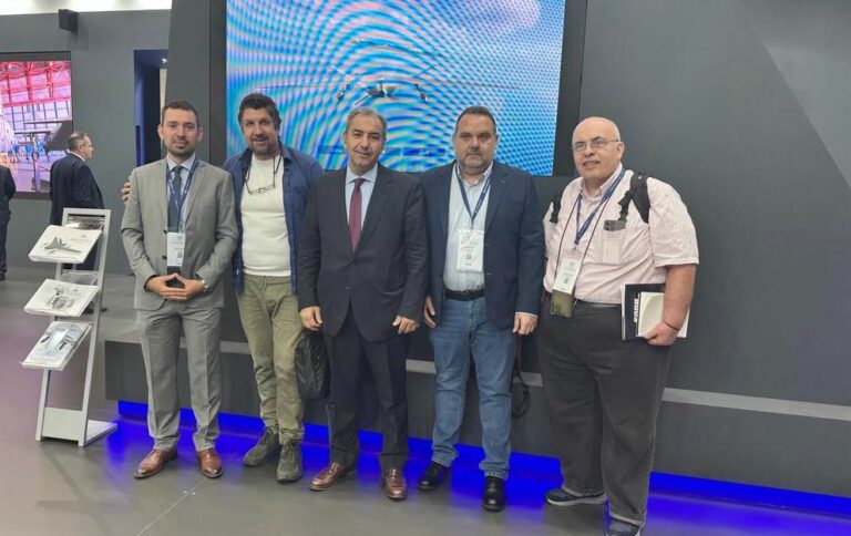 Μια συγκινητική συνάντηση με έναν φίλο της άμυνας και της αλήθειας