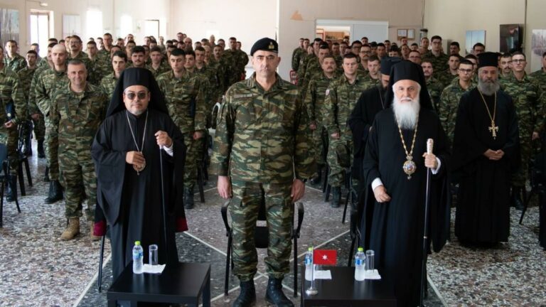 Ο Ιεραπόστολος Ταξίαρχος Φιλούσης και ο Ινδιάνος Επίσκοπος από τη Ζούγκλα της Κολομβίας