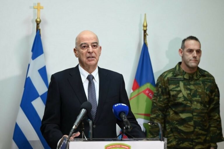 Ο Δένδιας τιμά τον Κωνσταντίνο Παλαιολόγο – Καμία οδηγία σιωπής στις ΕΔ