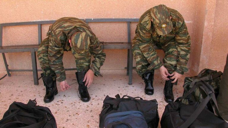Νεοσύλλεκτοι μόνο στο Στρατό Ξηράς – Ο Δένδιας τελειώνει τα ”βύσματα”