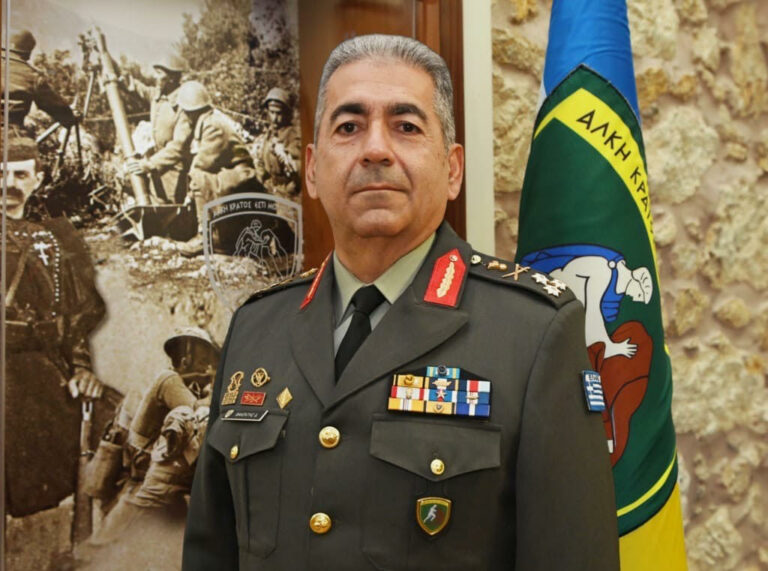 Επιθεώρηση του 9ου ΣΠ Καλαμάτας από το Διοικητή ΑΣΔΥΣ Αντιστράτηγο Δημ. Βακεντή
