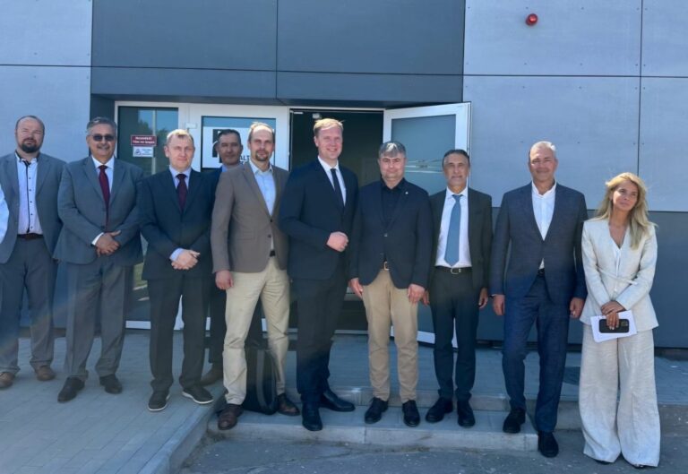 Η THEON επιταχύνει τη στρατηγική της επέκταση στην περιοχή της Βαλτικής