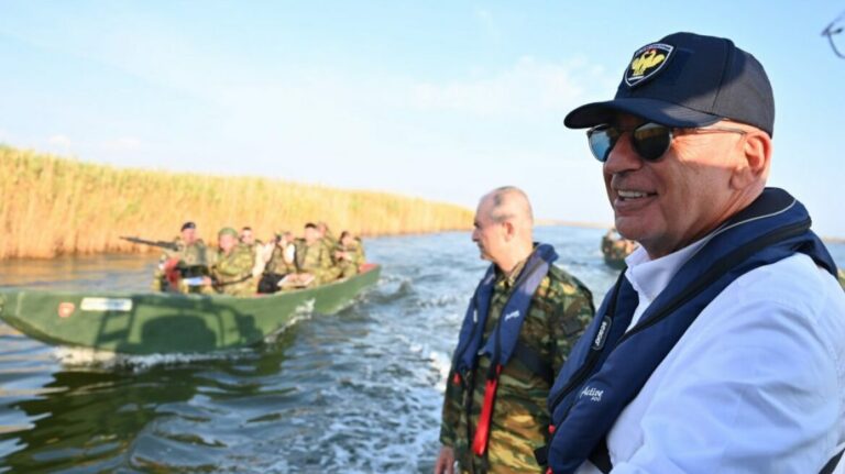 ”Ό,τι χτίζει ο Δένδιας, το γκρεμίζει ο Κωστίδης”