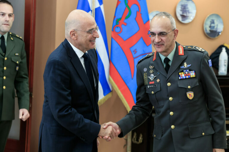 Δένδιας: Συγχαρητήρια στις Ένοπλες Δυνάμεις για τη ρίψη ανθρωπιστικής βοήθειας στη Γάζα