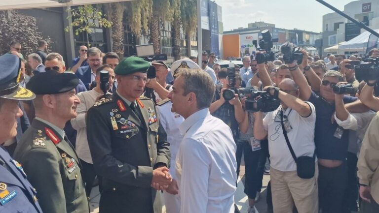 Οριστικοποιείται το πακέτο ΔΕΘ: Ελαφρύνσεις στη μεσαία τάξη, ενισχύσεις σε ένστολους, παρεμβάσεις για το στεγαστικό