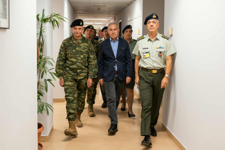 Ενημέρωση και δεσμεύσεις από τον ΥΦΕΘΑ στο 424 Στρατιωτικό Νοσοκομείο