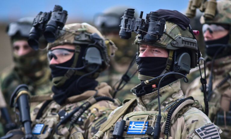 Ένστολοι: Τι αυξήσεις θα λάβουν από 1η Οκτωβρίου – Σε ποια περίπτωση θα τις πληρωθούν αναδρομικά