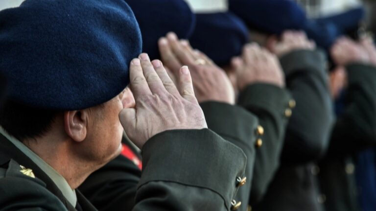 ”Θα γίνουμε Ταγματάρχες;”: Αγωνία 2000 Αξιωματικών εξ ΑΣΣΥ για το αυριανό νομοσχέδιο ΥΠΕΘΑ