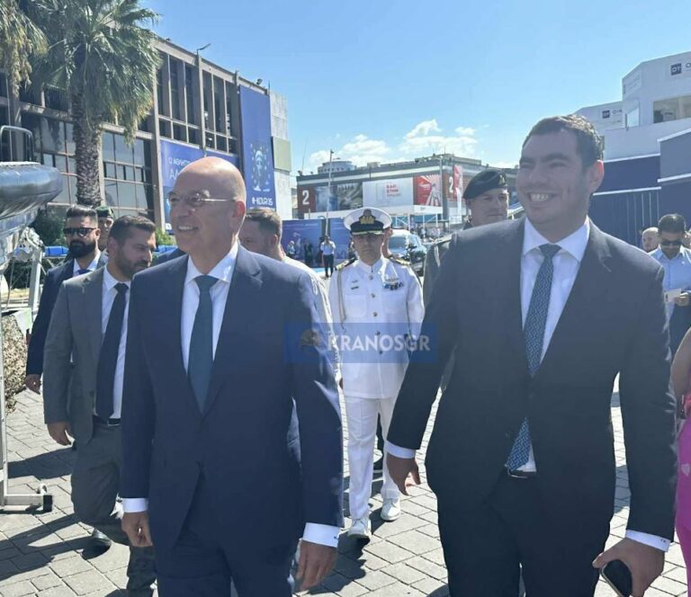 Δημοσκόπηση: Ο Δένδιας πιο επιτυχημένος υπουργός 