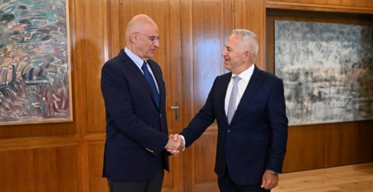 Ο Αποστολάκης αναγνωρίζει τη σημαντική ενίσχυση των ΕΔ από την κυβέρνηση