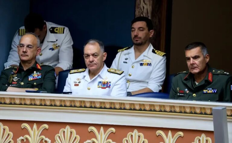 Δένδιας: Απαράδεκτο οι Αρχηγοί ΕΔ να είναι στα θεωρεία