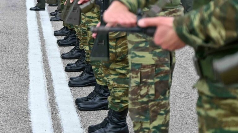 Στρατός Ξηράς: Αποστρατείες Εθελοντών Μακράς Θητείας