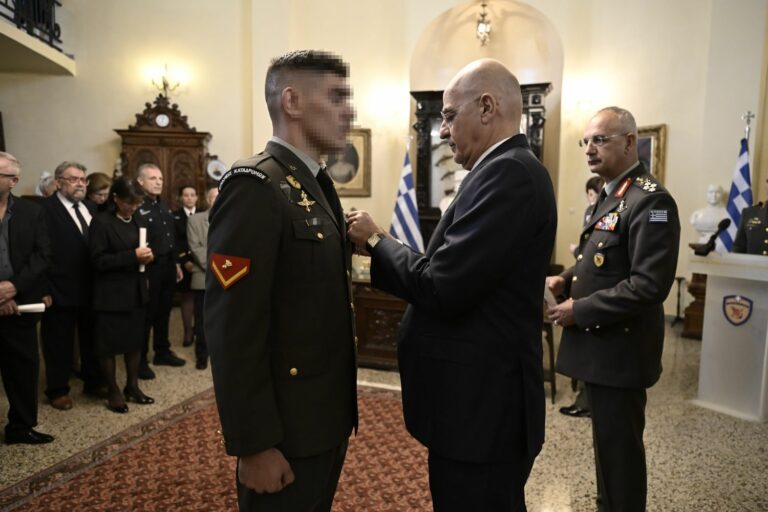 Aπονομή Μεταλλίου Εξαιρέτου Πράξεως στα στελέχη των ΕΔ της ελληνικής αποστολής στη Λιβύη