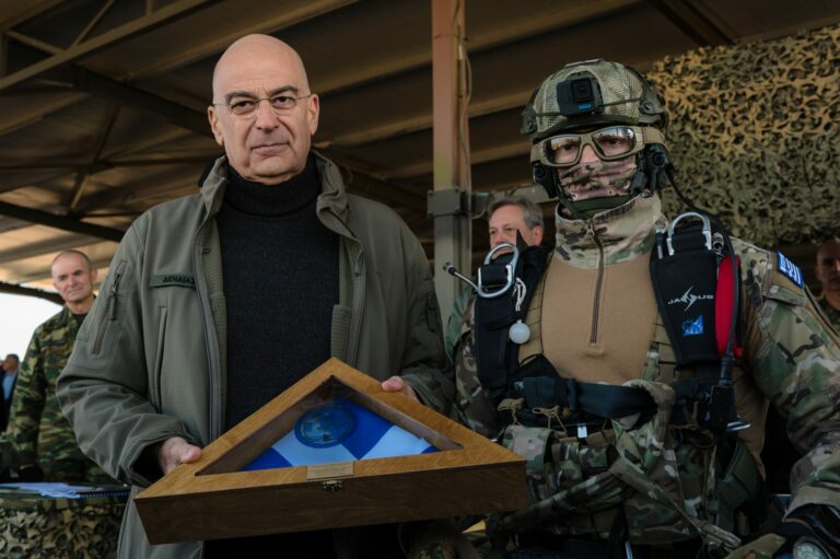 Πενθήμερη τιμητική άδεια από τον ΥΕΘΑ Νίκο Δένδια – Ποιοι οι δικαιούχοι