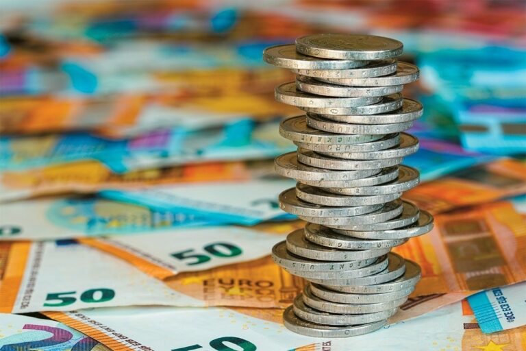 Ενίσχυση εισοδημάτων: Παροχές 900 εκ. ευρώ το Νοέμβριο και 1,7 δισ. από το Ιανουάριο – Η αρχή από τις Ένοπλες Δυνάμεις