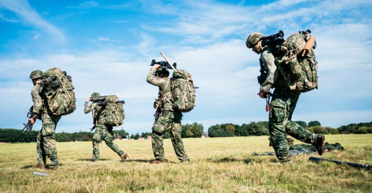 «Η Ευρώπη ίσως έζησε το τελευταίο ειρηνικό καλοκαίρι» προειδοποίησε ο Γερμανός υπουργός Άμυνας