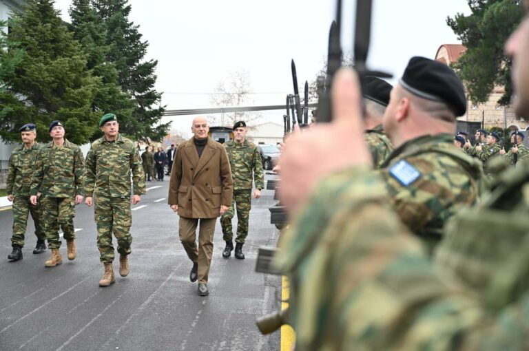 Νίκος Δένδιας: Χριστουγεννιάτικες ευχές με τη σκέψη σε όσους έχουν υπηρεσία