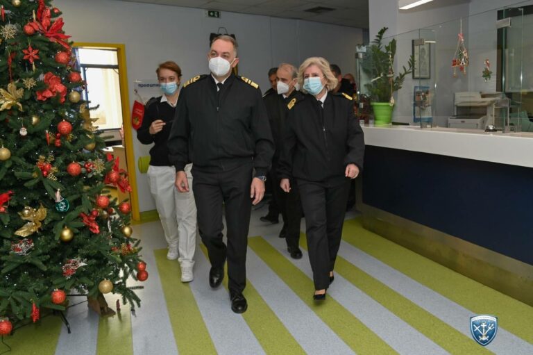 Επίσκεψη Αρχηγού ΓΕΝ στο ΝΝΑ για Ανταλλαγή Ευχών