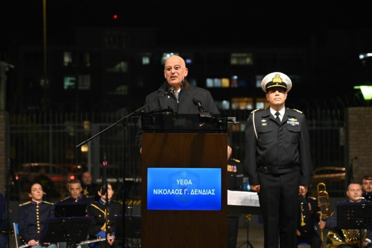 ΒΙΝΤΕΟ -Μισθολόγιο Στρατιωτικών: Η δημόσια απολογία Δένδια και η πολιτική εντιμότητα