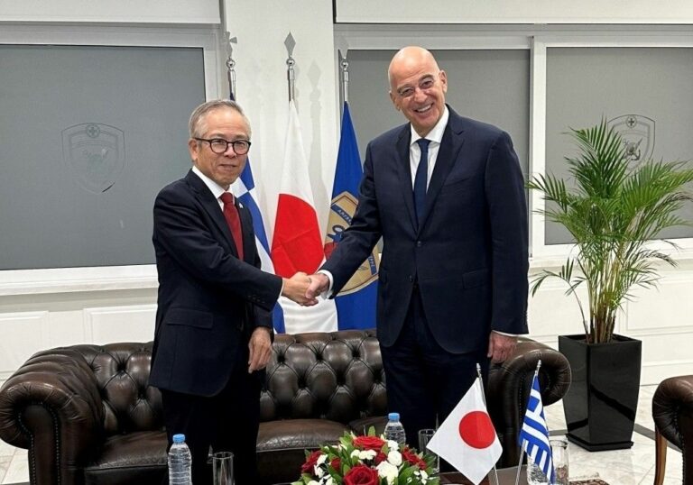 Με σούσι και σάκε θα γιορτάσει την ονομαστική του εορτή ο ΥΕΘΑ Νίκος Δένδιας