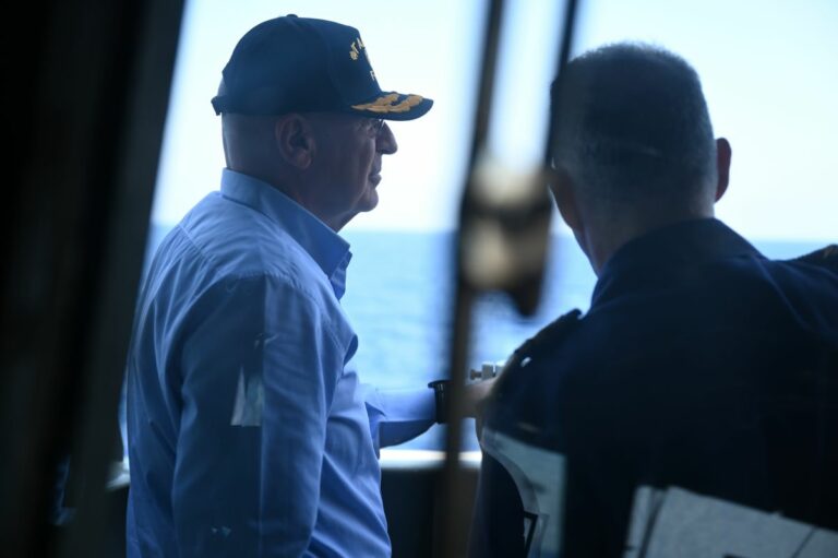 Ευχές και μηνύματα Δένδια με αφορμή την εορτή του ΠΝ