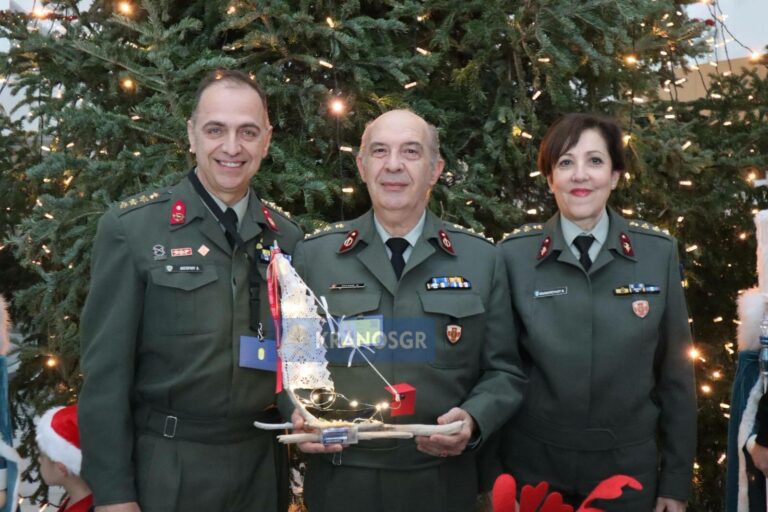 Μεσημέρι άναψαν το Χριστουγεννιάτικο Δέντρο στο 424 ΓΣΝΕ – Πρωτοτυπία ή ανάγκη;