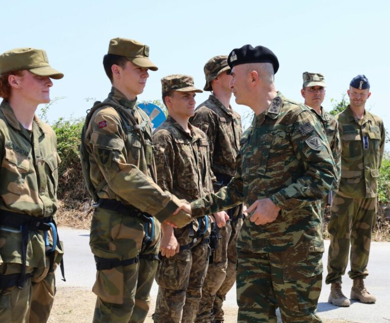 Στις ”εσχατιές” του ΝΑΤΟ ο Αρχηγός ΓΕΣ