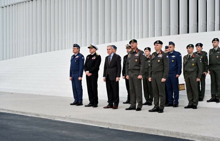 Τα Κάλαντα της Πρωτοχρονιάς έψαλε στον ΥΦΕΘΑ Θανάση Δαβάκη η Διακλαδική Μπάντα των Ενόπλων Δυνάμεων