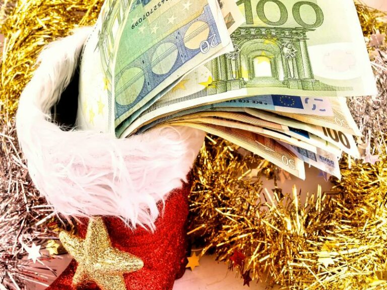 Ποιοι πάνε ταμείο αυτήν την εβδομάδα για συντάξεις, επιδόματα και δώρα