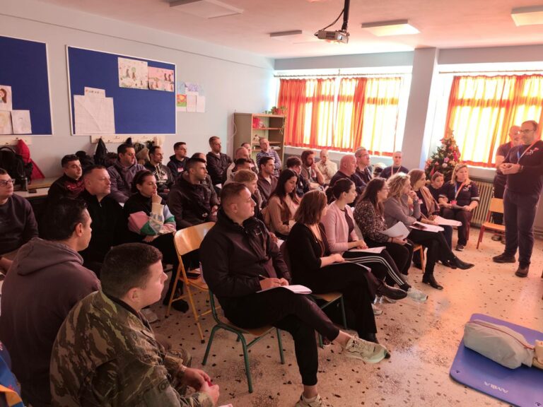 ΕΣΠΕΕΛΕΣ: Στρατιωτικοί εκπαιδεύονται σε ΚΑΡΠΑ και χρήση απινιδωτή