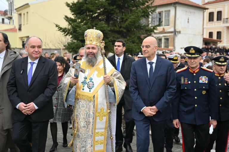 Δένδιας: Θερμές ευχές για τα Θεοφάνεια από την παγωμένη Φλώρινα