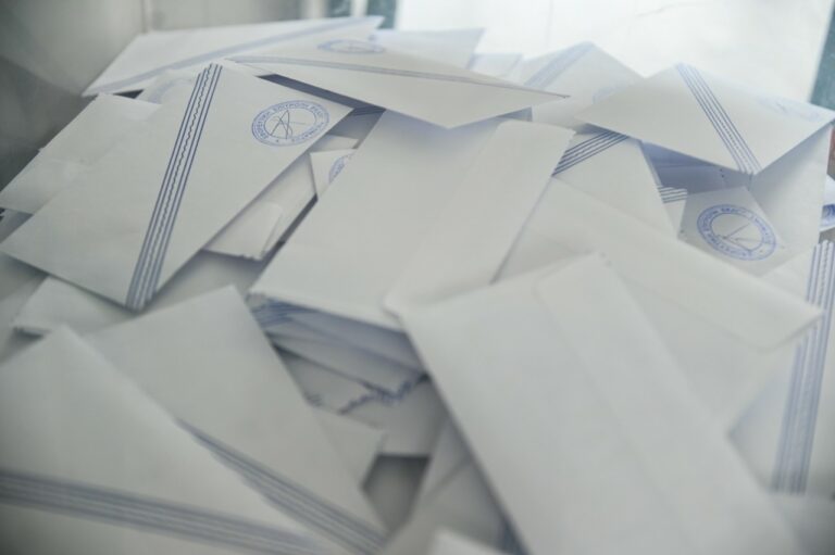 Δημοσκόπηση Opinion Poll: Μισή μονάδα πάνω η ΝΔ στο 30,2%