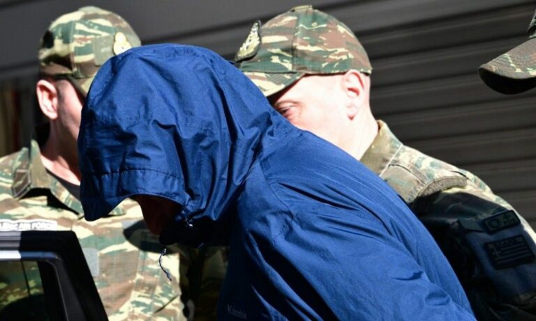 Ποια είναι η «γυναίκα-σκιά» στην υπόθεση του Σμηνάρχου – Τι βρήκε η ΕΥΠ