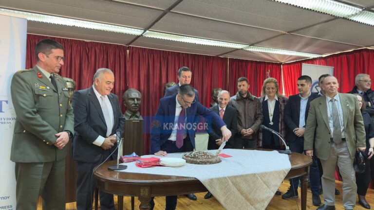 Πρώτη δημόσια εμφάνιση Εκπροσώπου Τύπου ΓΕΣ στην Ένωση Συντακτών Επαρχιακού Τύπου με υφυπουργό, βουλευτές και Γ.Γ. Πρωθυπουργού