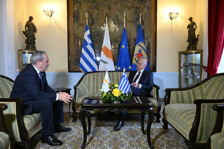Συνάντηση Δένδια με τον Υπουργό Άμυνας της Κύπρου