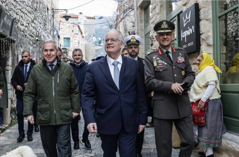 Δαβάκης από Αρεόπολη: «Ζήτω η 17η Μαρτίου 1821»