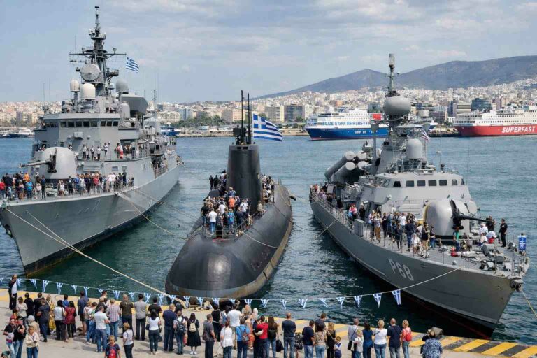 Πειραιάς: Ανοιχτά στο κοινό πλοία του ΠN