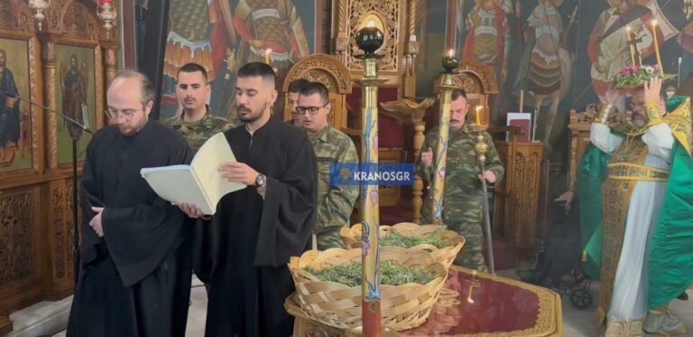 Στρατός και πολίτες: Ρίγη συγκίνησης με το Σώσον Κύριε