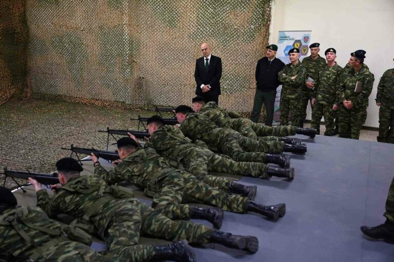 Δένδιας: Μόρια στις μεταθέσεις και επιπλέον χρήματα για τους εκπαιδευτές των ΚΕΝ