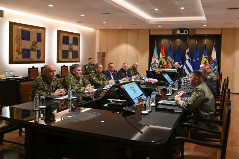 ΤΩΡΑ – ”Συναγερμός” στο ΥΠΕΘΑ: Έκτακτη σύσκεψη Δένδια για τη Μ. Ανατολή