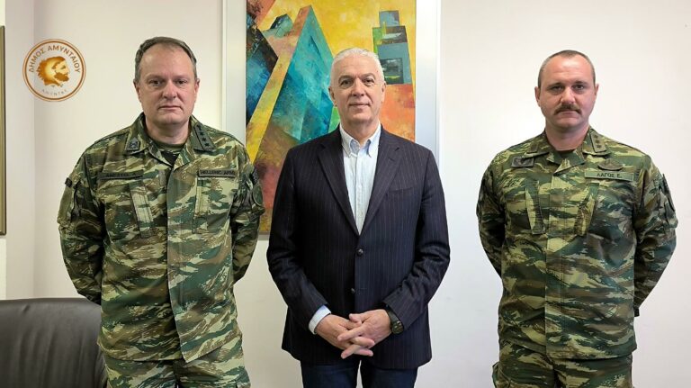 Ο νέος Διοικητής του 1ου ΣΠ στο Δήμαρχο Αμυνταίου