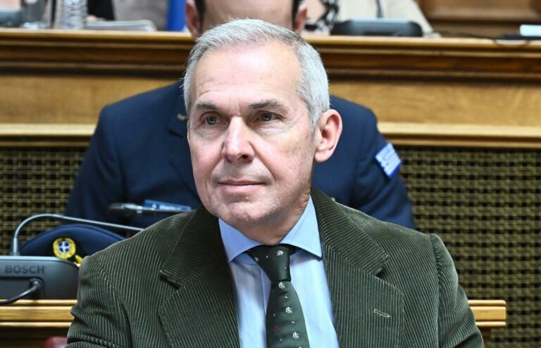 Δαβάκης: Στρατιωτικοί γιατροί σε Σαμαριά και Φούρνους