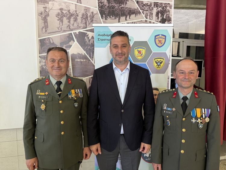 Παράδοση παραλαβή διοίκησης στο 2/39 Σύνταγμα Μεσολογγίου με τους Συνταγματάρχες Μπερτσιά και Πλούμη