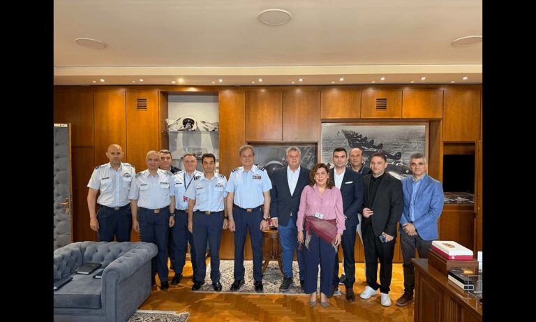 Alt text: Συνάντηση ΠΟΜΕΝΣ με τον Αρχηγό ΓΕΑ για θέματα στελεχών της Πολεμικής Αεροπορίας