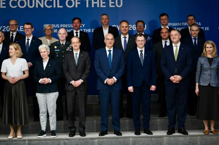 Δένδιας στην Κύπρο: Τουρκική παρενόχληση και άμυνα ΕΕ